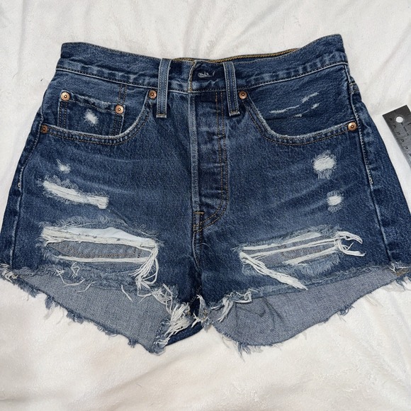 Levis Shorts Womens 26 Blue Jean Denim 501 Premium Distressed Retro Cut Off - Picture 1 of 6